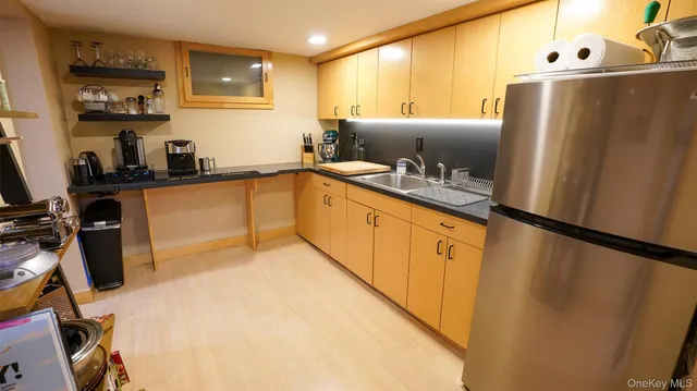 $1,400,000 | 166-27 25th Avenue | Clearview