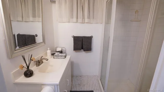 $1,400,000 | 166-27 25th Avenue | Clearview