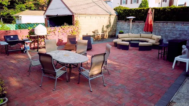 $1,400,000 | 166-27 25th Avenue | Clearview