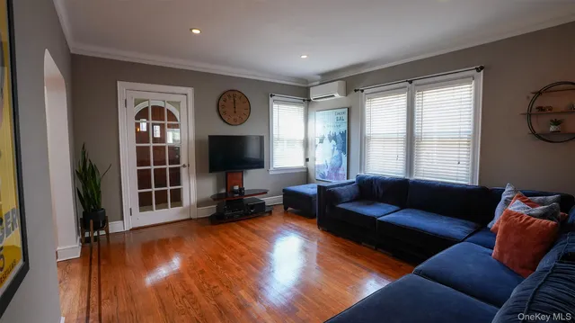 $1,400,000 | 166-27 25th Avenue | Clearview