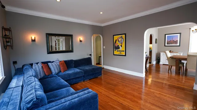 $1,400,000 | 166-27 25th Avenue | Clearview