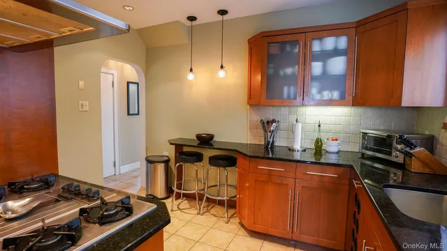 $1,400,000 | 166-27 25th Avenue | Clearview