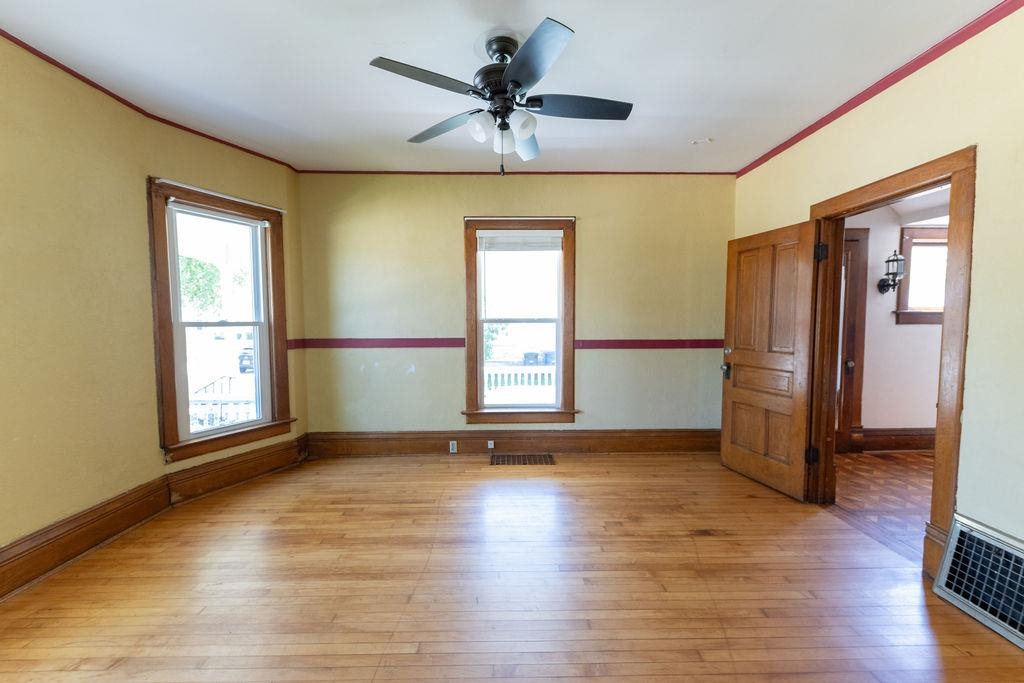 825 Frederick Street Oshkosh, WI 54901 - Photo 8 of 48