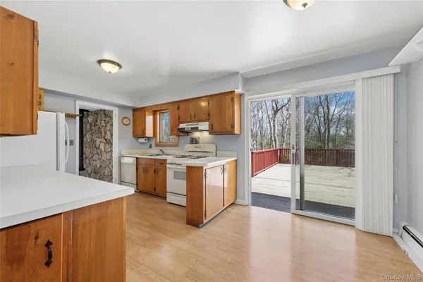 $849,000 | 4 Columbine Avenue South, Hampton Bays, NY 11946