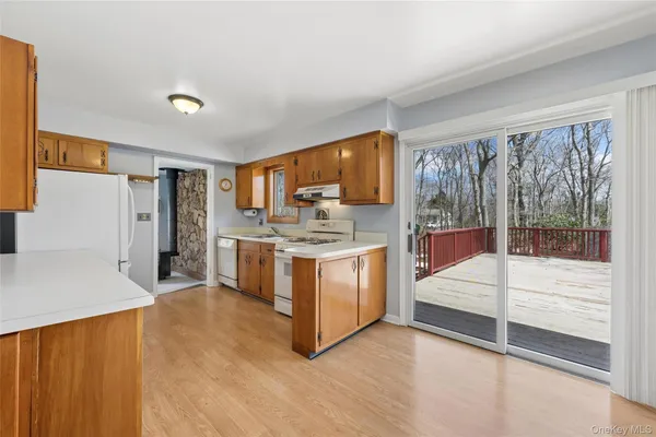 $849,000 | 4 Columbine Avenue South, Hampton Bays, NY 11946