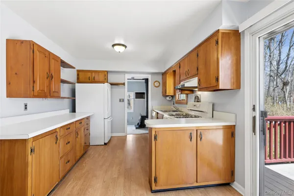 $849,000 | 4 Columbine Avenue South, Hampton Bays, NY 11946