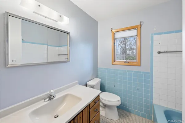 $849,000 | 4 Columbine Avenue South, Hampton Bays, NY 11946