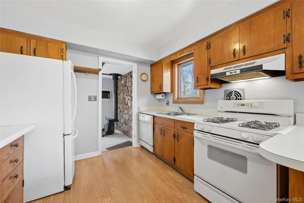 $849,000 | 4 Columbine Avenue South, Hampton Bays, NY 11946