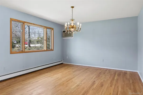 $849,000 | 4 Columbine Avenue South, Hampton Bays, NY 11946