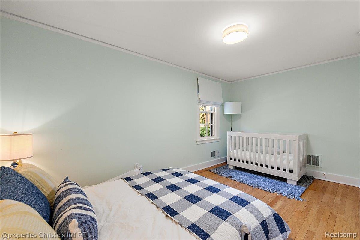 788 Rivard Boulevard Grosse Pointe, MI 48230 - Photo 18 of 32 51-788 Ricard -51.jpg