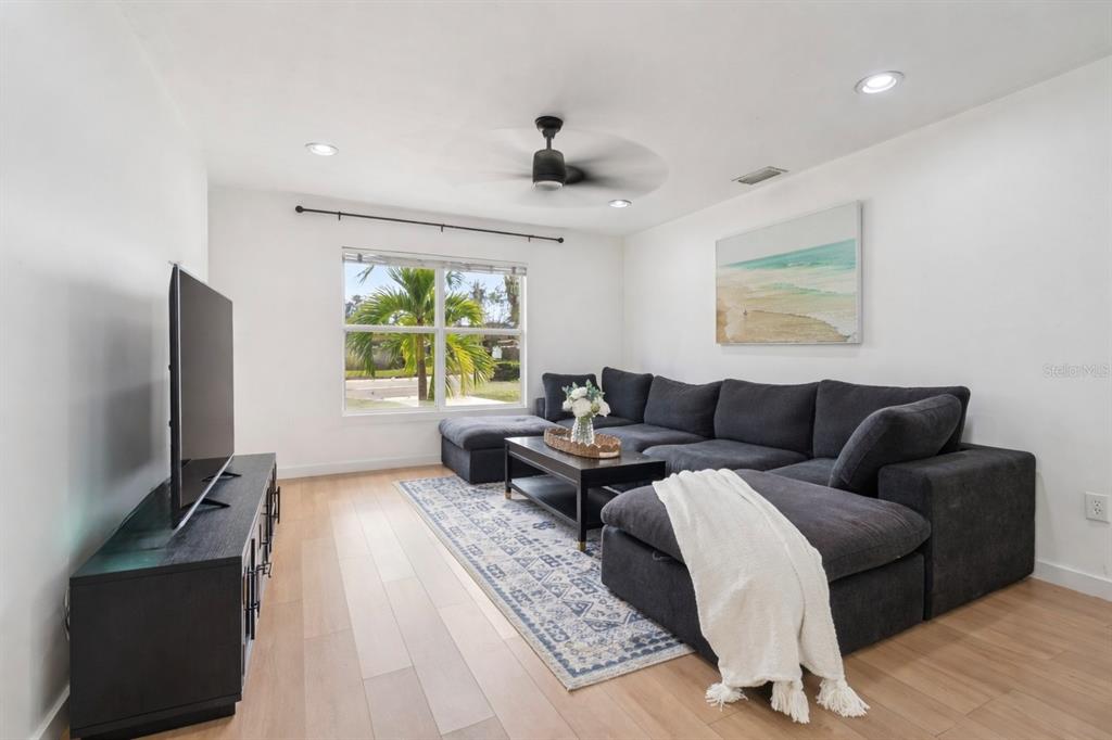 155 83rd Avenue North St. Petersburg, FL 33702 - Photo 2 of 12