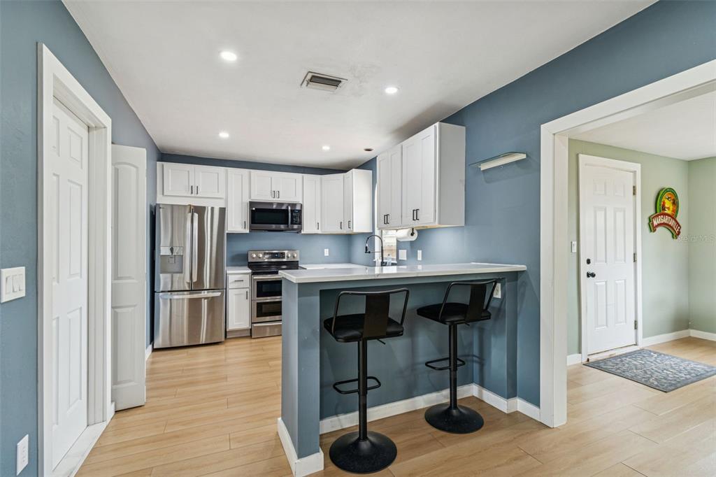 155 83rd Avenue North St. Petersburg, FL 33702 - Photo 4 of 12