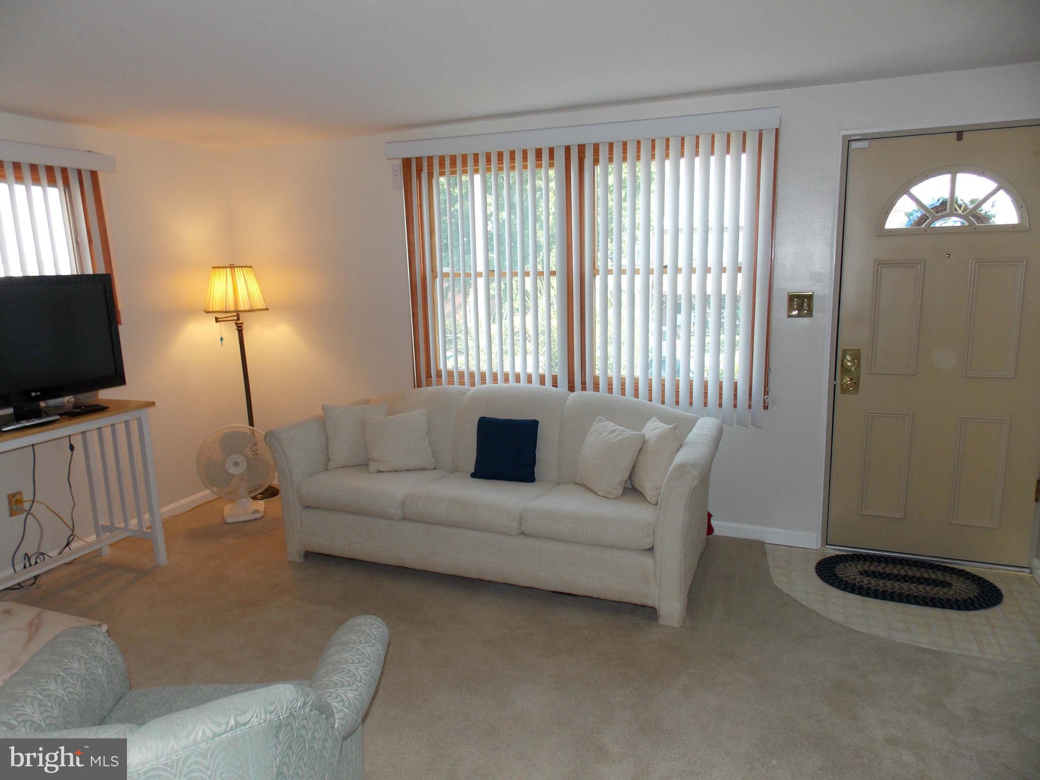 7910 Wynbrook Road Baltimore, MD 21224 - Photo 2 of 17 Living Room
