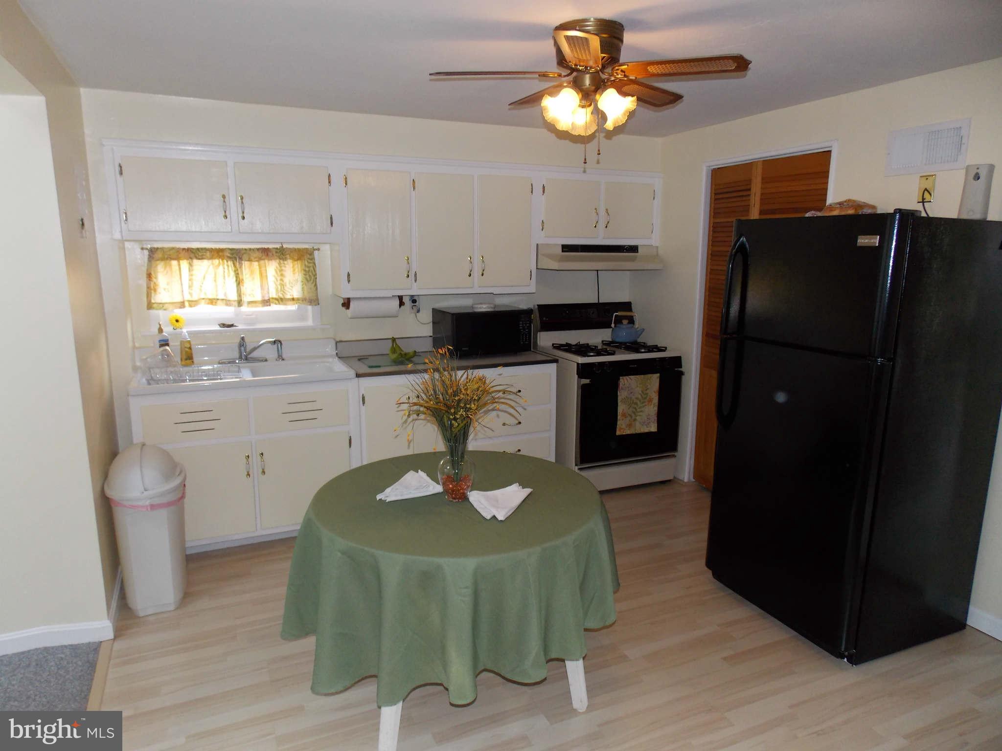 7910 Wynbrook Road Baltimore, MD 21224 - Photo 6 of 17 Kitchen