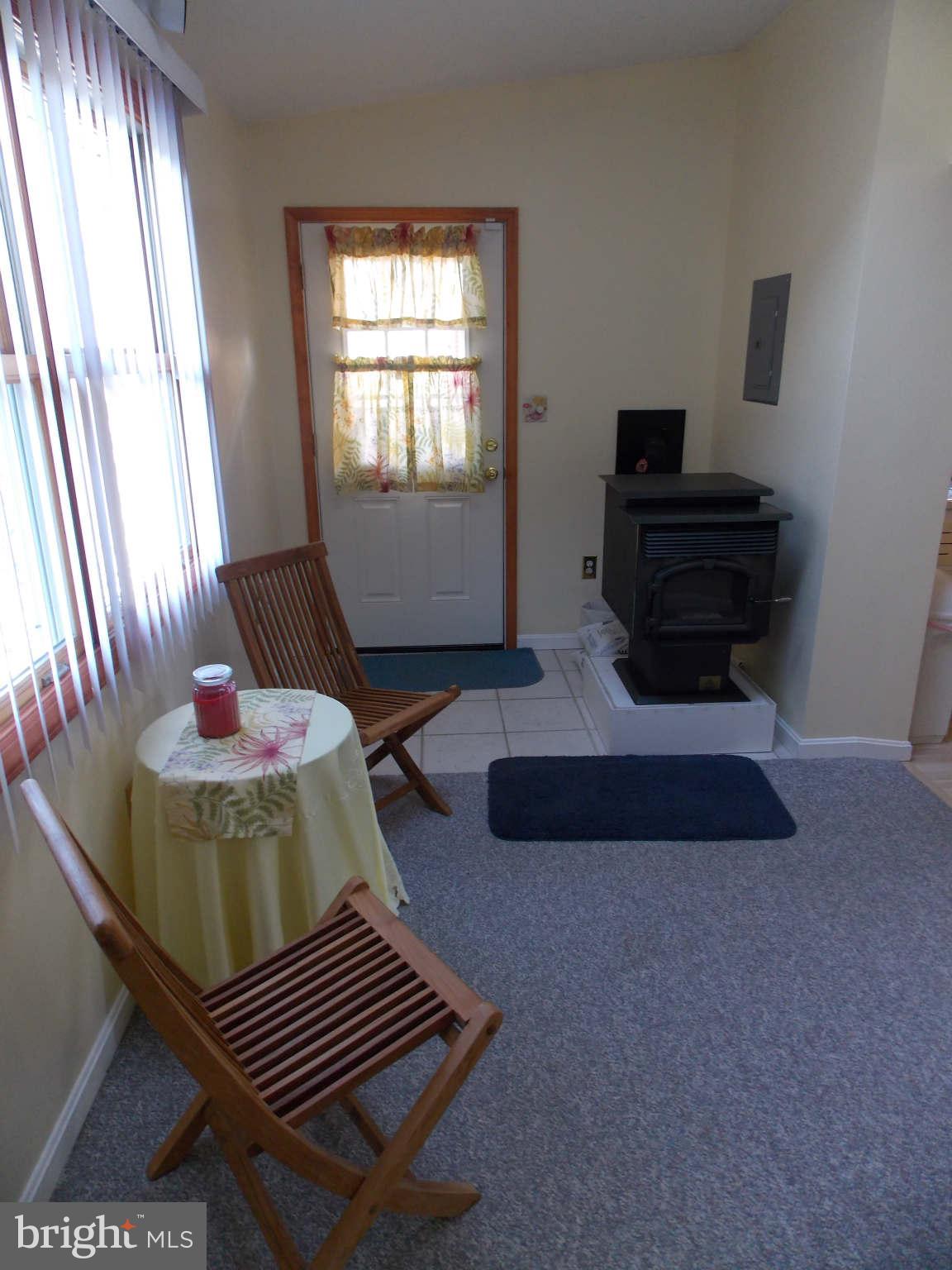 7910 Wynbrook Road Baltimore, MD 21224 - Photo 7 of 17 Family Room