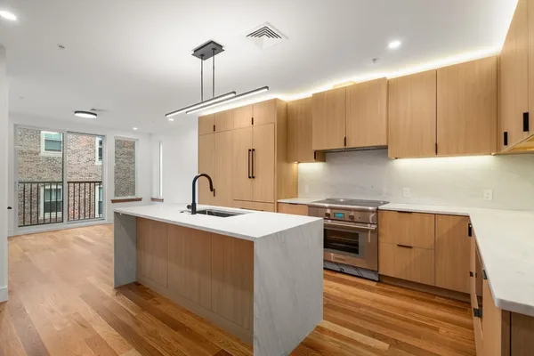 $1,295,000 | 58 Kent, Unit U302, Brookline, MA 02445