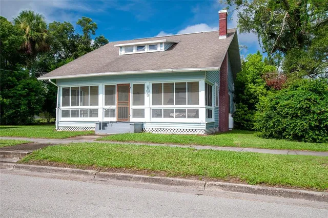 a view of a house with a yard and plants