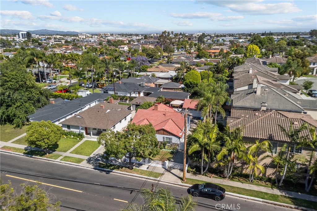 11648 Rives Avenue Downey, CA 90241 - Photo 3 of 58