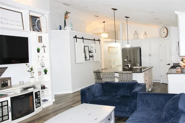 $2,650 | 5825 Meadowpark Place, Lithia, FL 33547