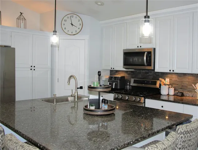 $2,650 | 5825 Meadowpark Place, Lithia, FL 33547