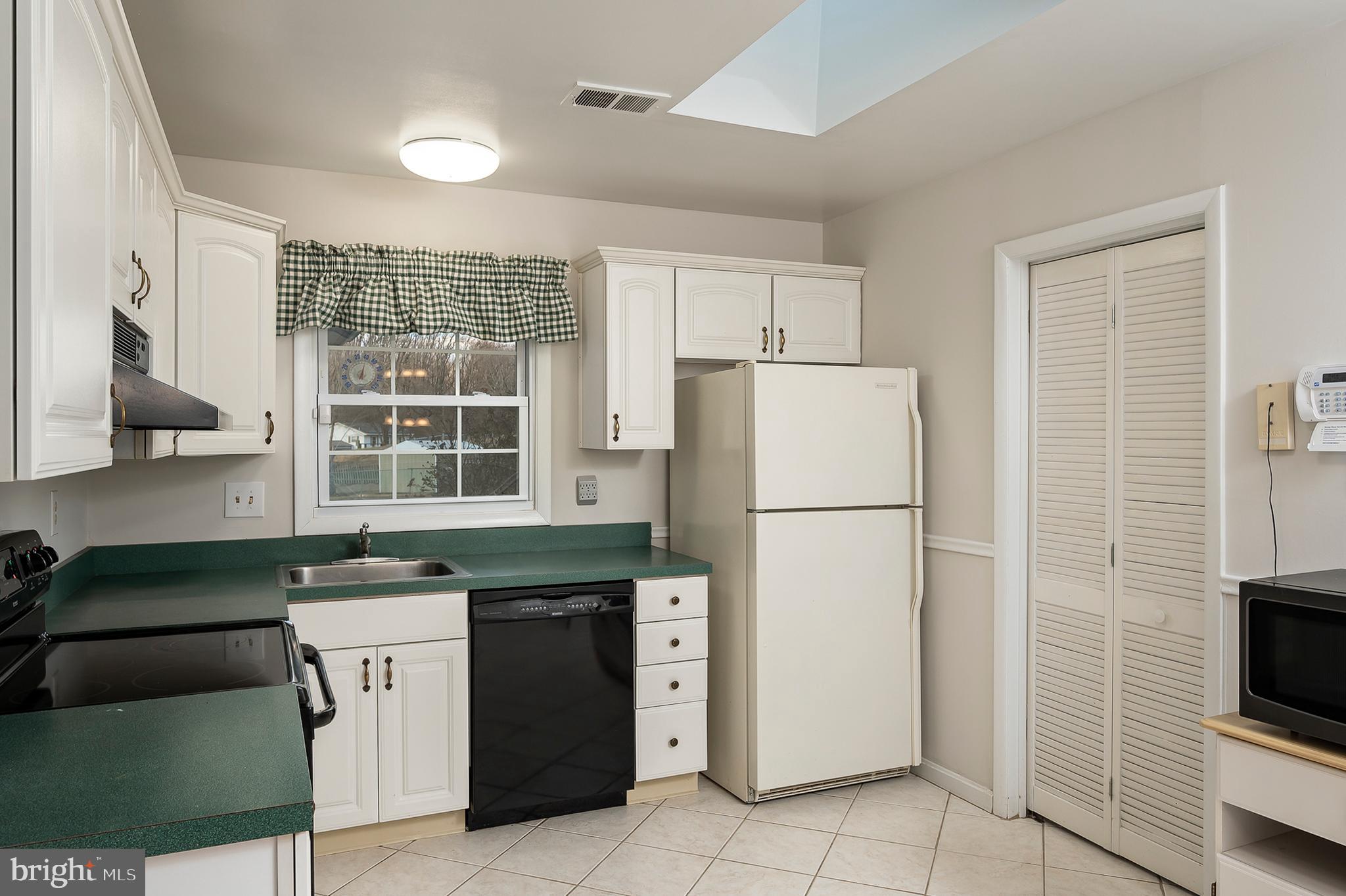 898 Snow Ridge Circle Gambrills, MD 21054 - Photo 9 of 25 Kitchen
