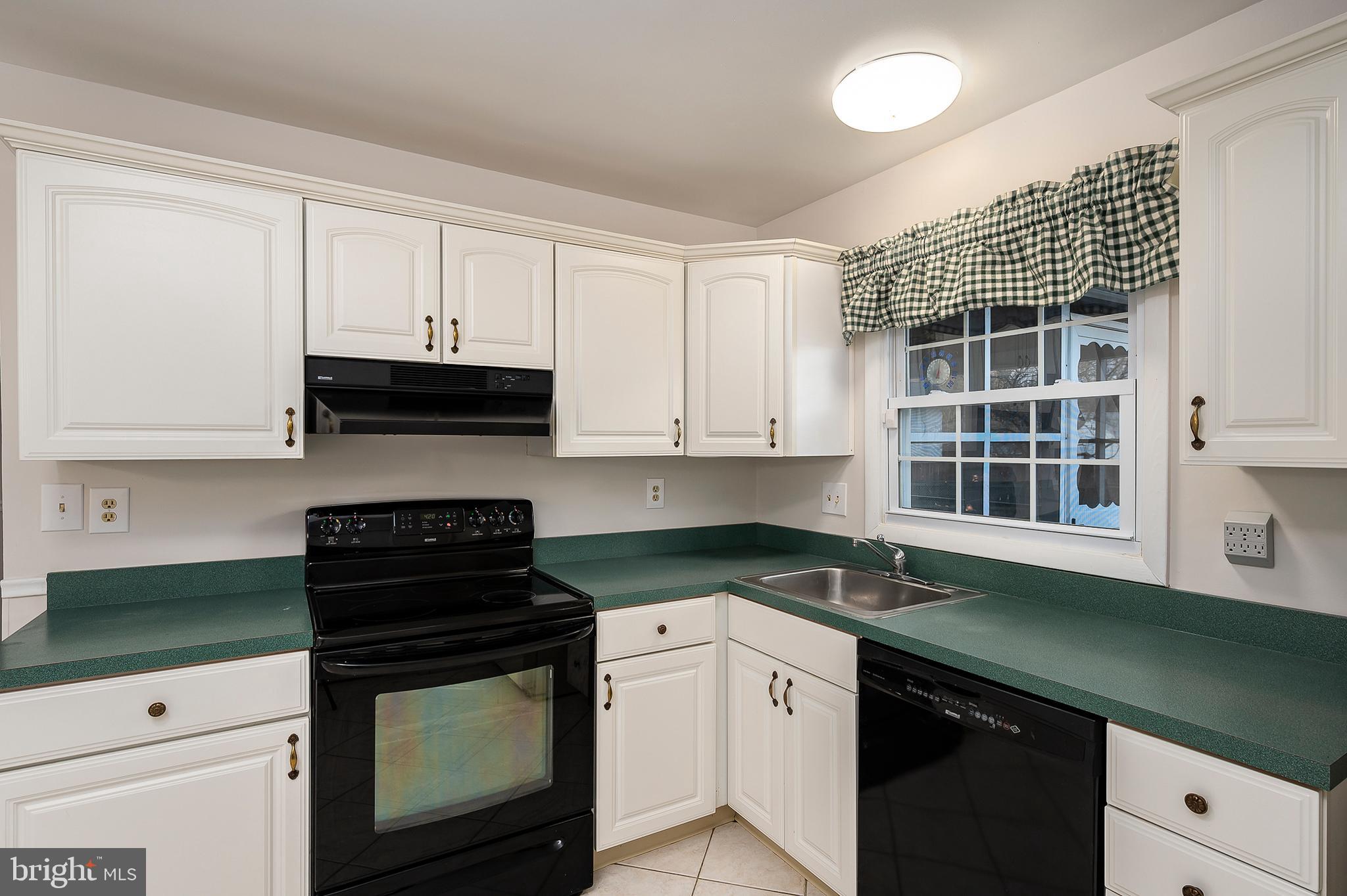 898 Snow Ridge Circle Gambrills, MD 21054 - Photo 10 of 25 Kitchen (alt view)