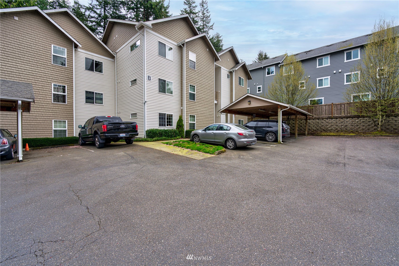a car parked in front of a white house