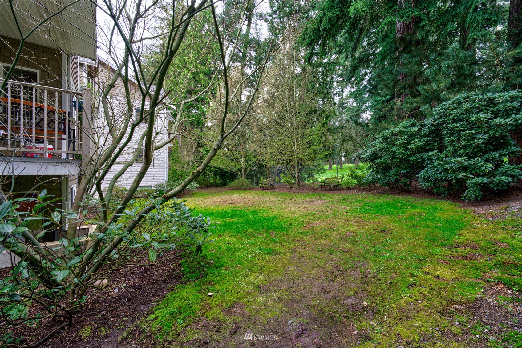 5809 Hwy Place, Unit B103 Everett, WA 98203 - Photo 28 of 30 a view of yard with green space