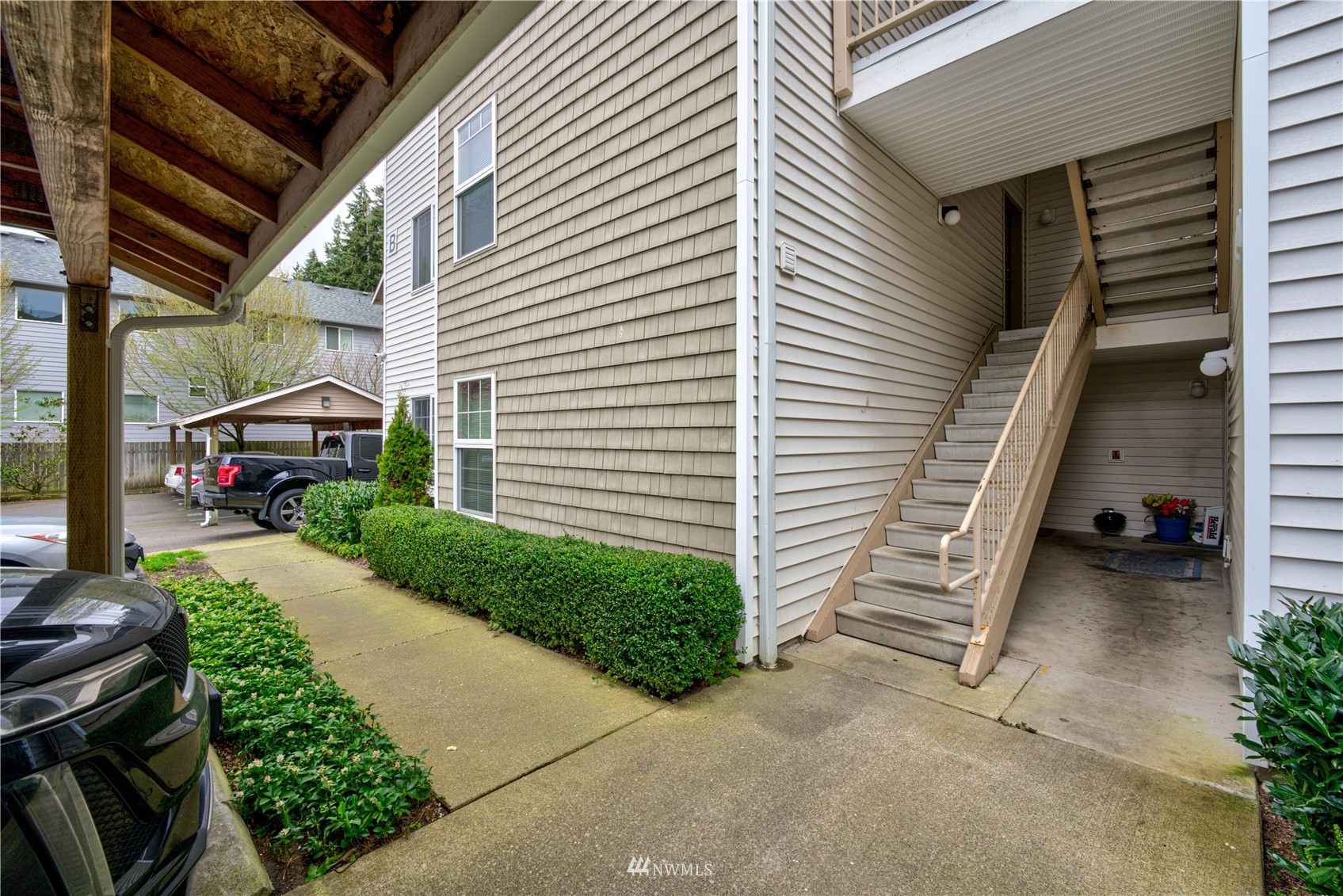 5809 Hwy Place, Unit B103 Everett, WA 98203 - Photo 4 of 30 a house view with a backyard space