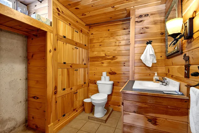 $524,900 | 5 Lyons Lane, Unit 5, Rangeley, ME 04970