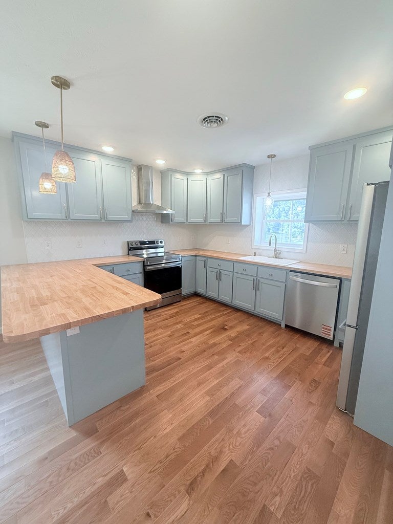 352 Middle Street Fries, VA 24330 - Photo 8 of 17 Gallery Image 8