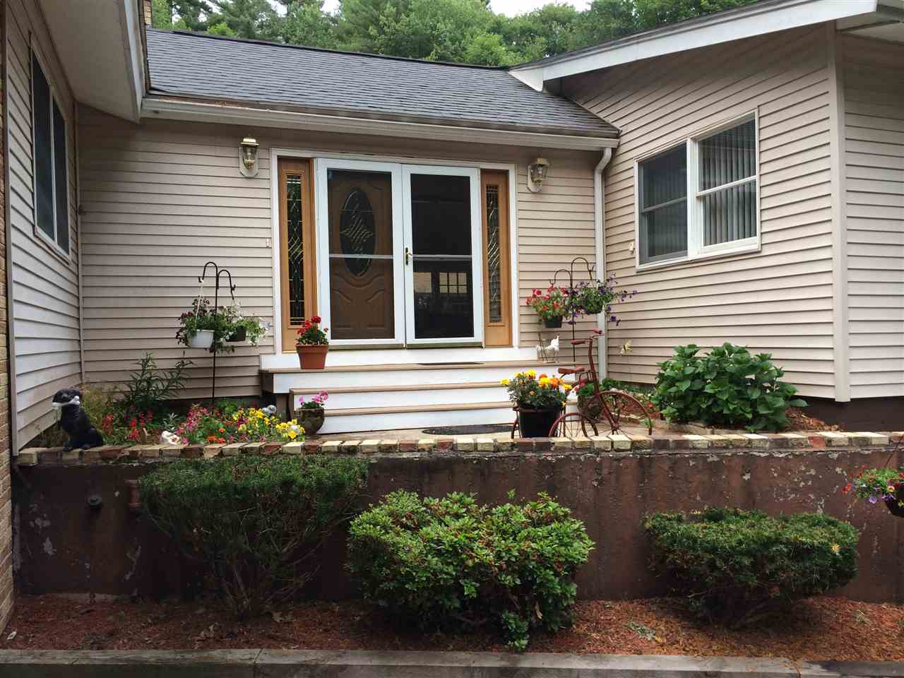 36 Simpson Road Pelham, NH 03076 - Photo 2 of 35