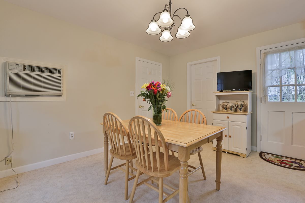 36 Simpson Road Pelham, NH 03076 - Photo 12 of 35