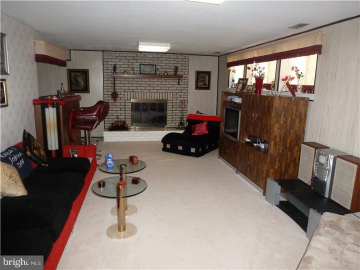 188 Canterbury Road Mount Laurel, NJ 08054 - Photo 11 of 25 Family Room