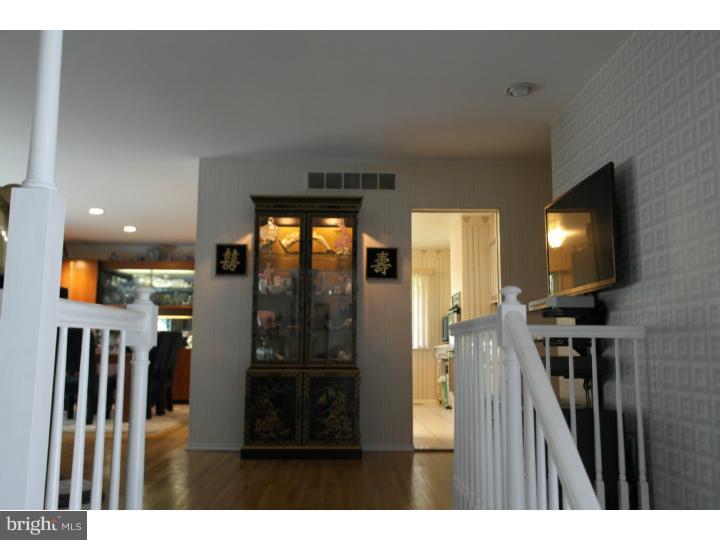 188 Canterbury Road Mount Laurel, NJ 08054 - Photo 4 of 25 Foyer