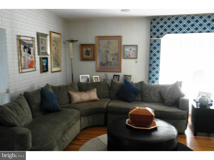 188 Canterbury Road Mount Laurel, NJ 08054 - Photo 8 of 25 Living Room