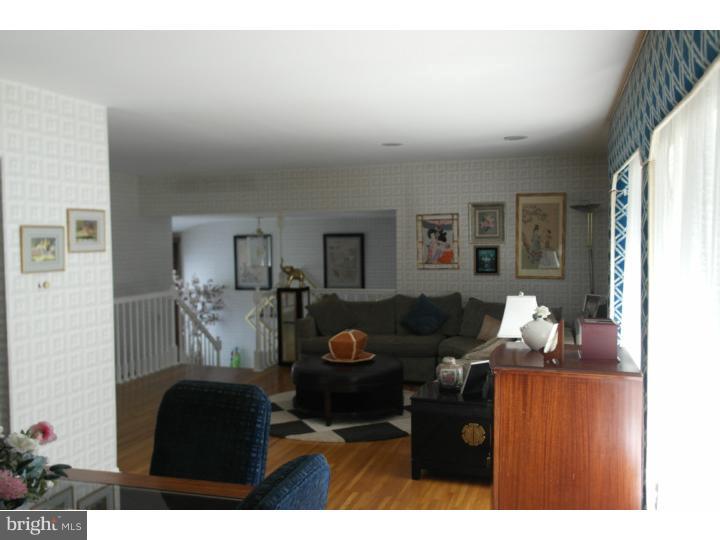 188 Canterbury Road Mount Laurel, NJ 08054 - Photo 9 of 25 Living Room