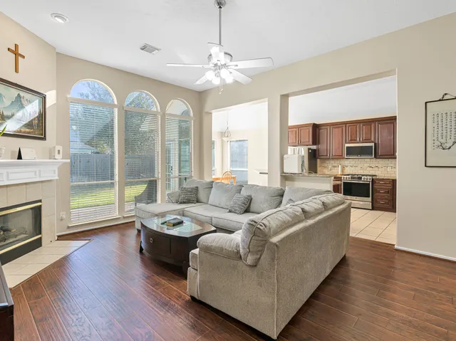 $2,500 | 3319 Shadowbark Drive, Houston, TX 77082