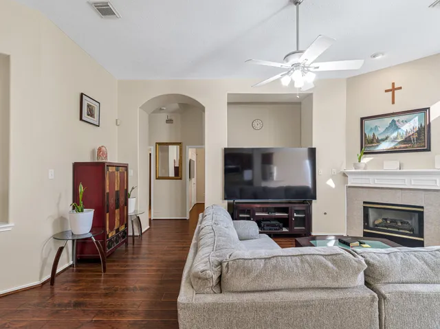 $2,500 | 3319 Shadowbark Drive, Houston, TX 77082