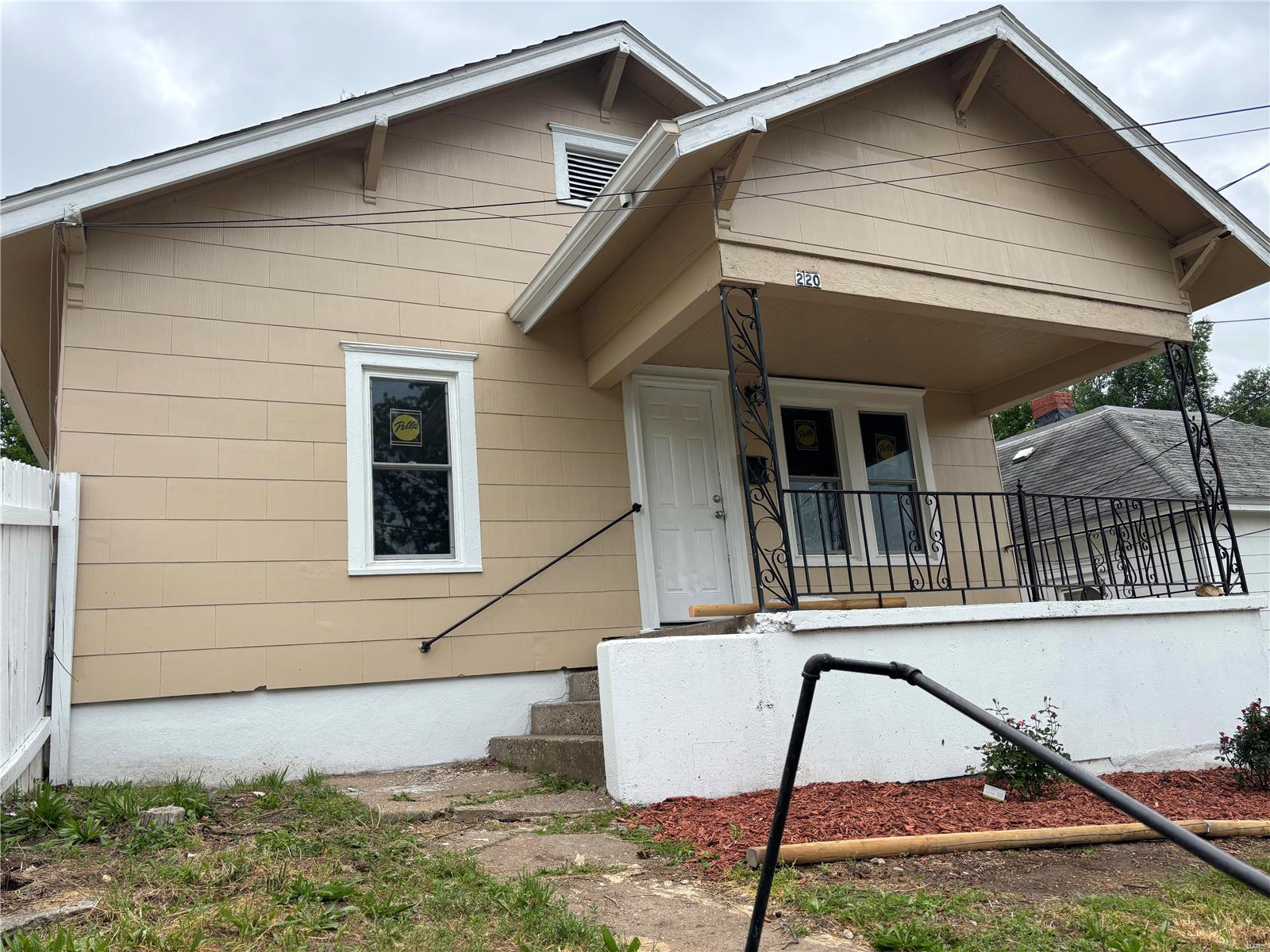 220 North Griffith St