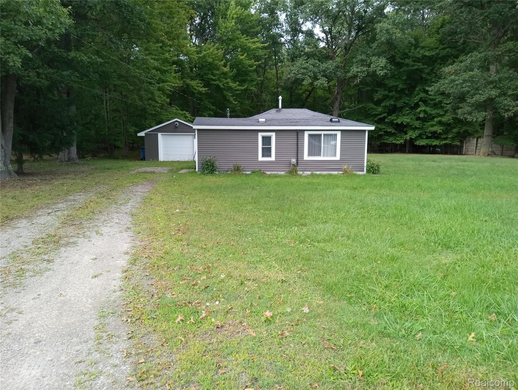 2224 West Isabella Road Midland, MI 48640 - Photo 2 of 22 002_beyc6aa5f062cf5b6.jpg