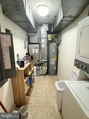 a view of utility room