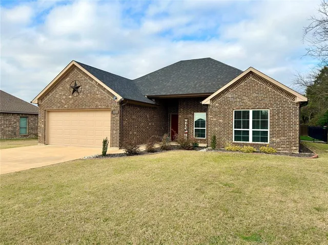 $300,000 | 2232 Samuel Street, Mabank, TX 75147