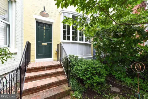 $4,495 | 106 7th Street Southeast, Washington, DC 20003