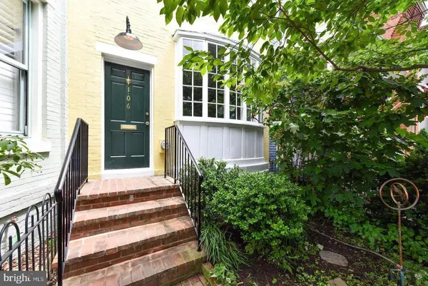 $4,495 | 106 7th Street Southeast, Washington, DC 20003