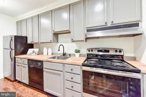 $4,495 | 106 7th Street Southeast, Washington, DC 20003