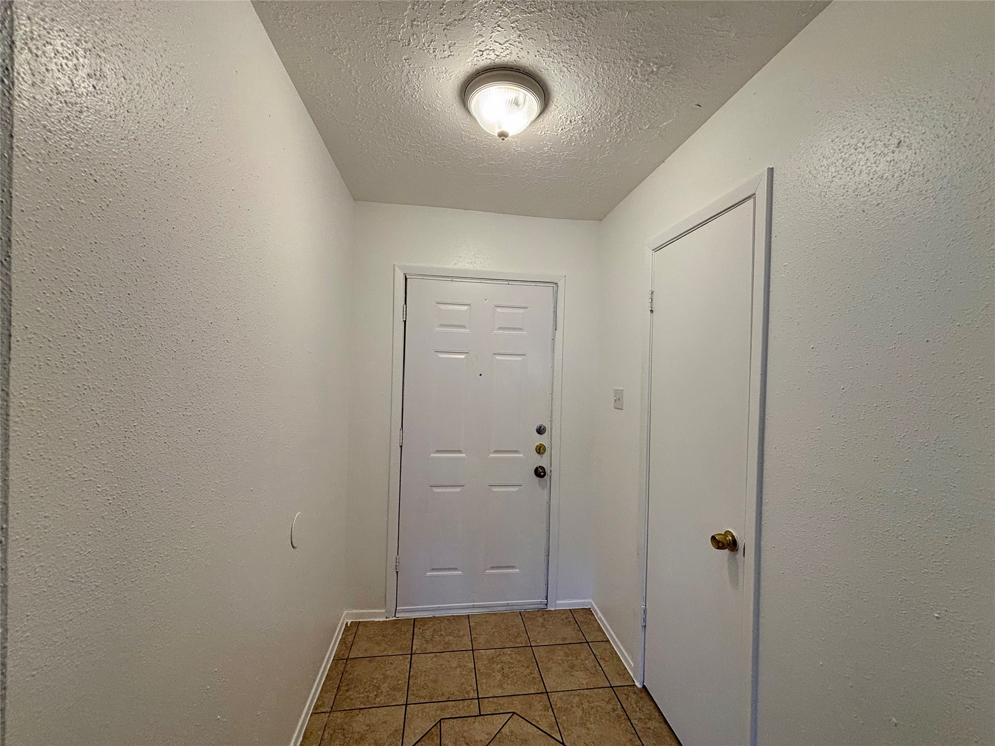4903 Raven Ridge Drive Houston, TX 77053 - Photo 2 of 20 a view of room with window