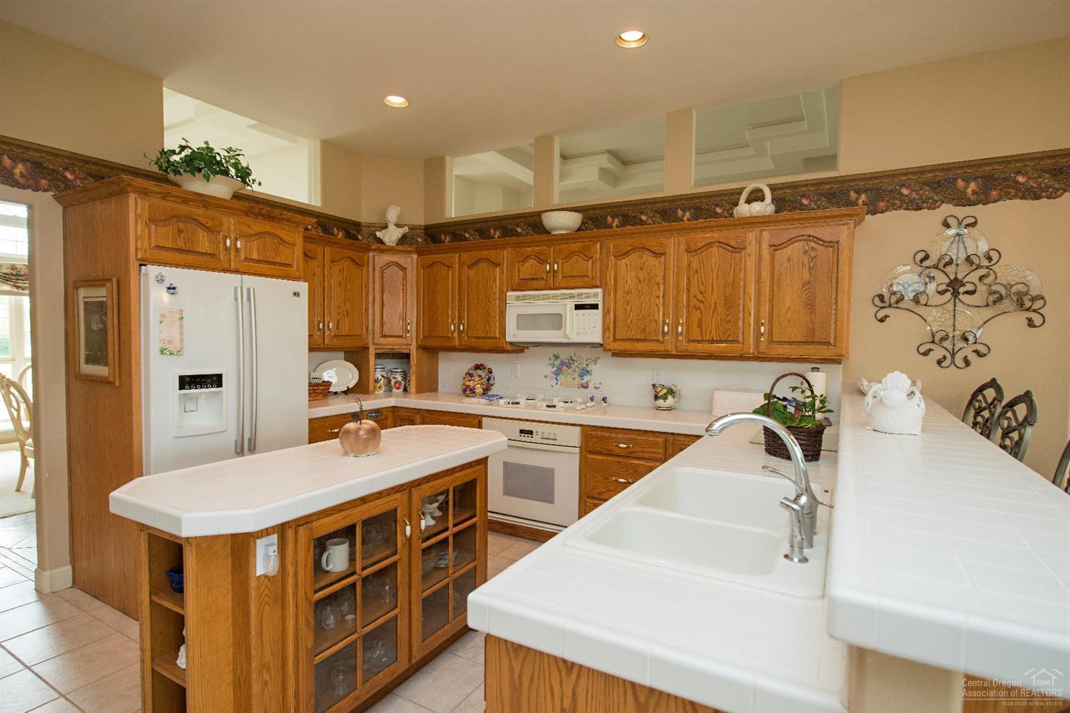 1214 Northwest Rimrock Drive Redmond, OR 97756 - Photo 11 of 22 Additional Photo