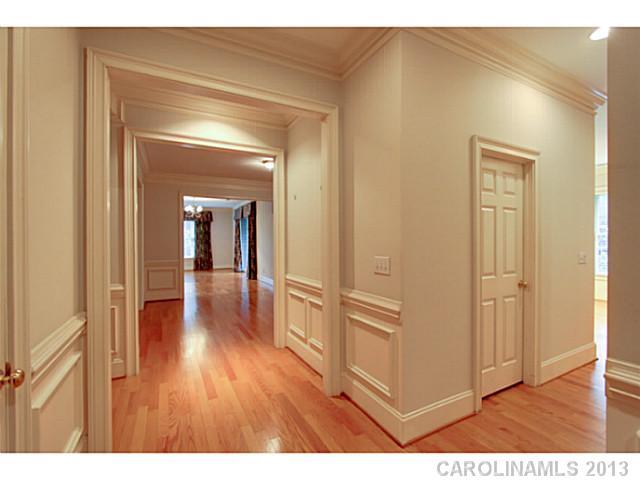950 Queens Road, Unit 950 Charlotte, NC 28207 - Photo 4 of 16 Gallery Image 4