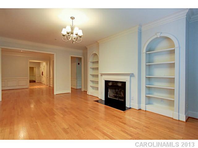 950 Queens Road, Unit 950 Charlotte, NC 28207 - Photo 5 of 16 Gallery Image 5